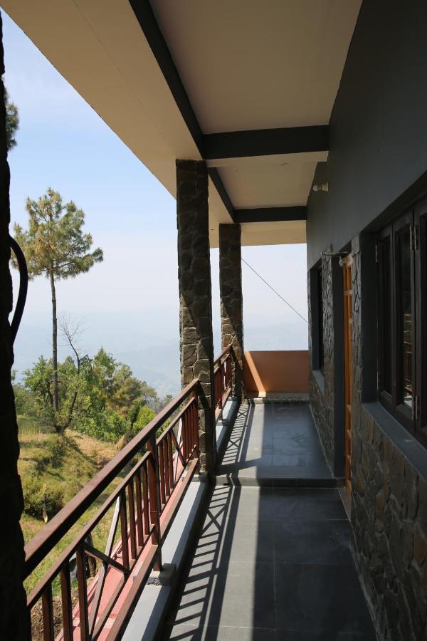 אלמורה The Buransh Inn מראה חיצוני תמונה