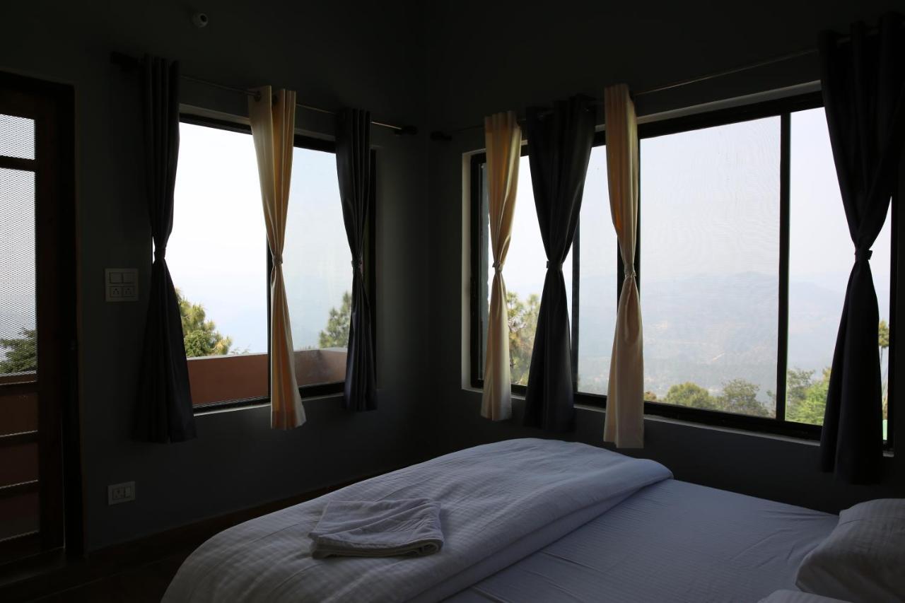 אלמורה The Buransh Inn מראה חיצוני תמונה