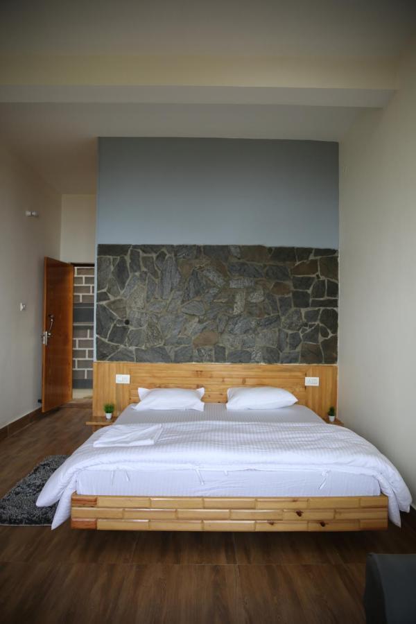 אלמורה The Buransh Inn מראה חיצוני תמונה