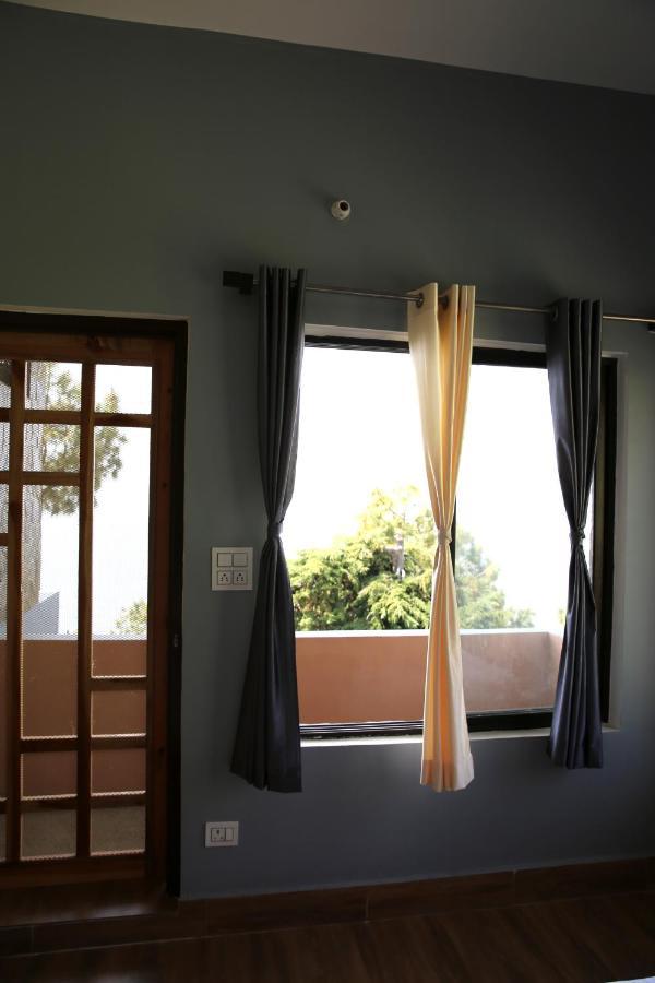 אלמורה The Buransh Inn מראה חיצוני תמונה