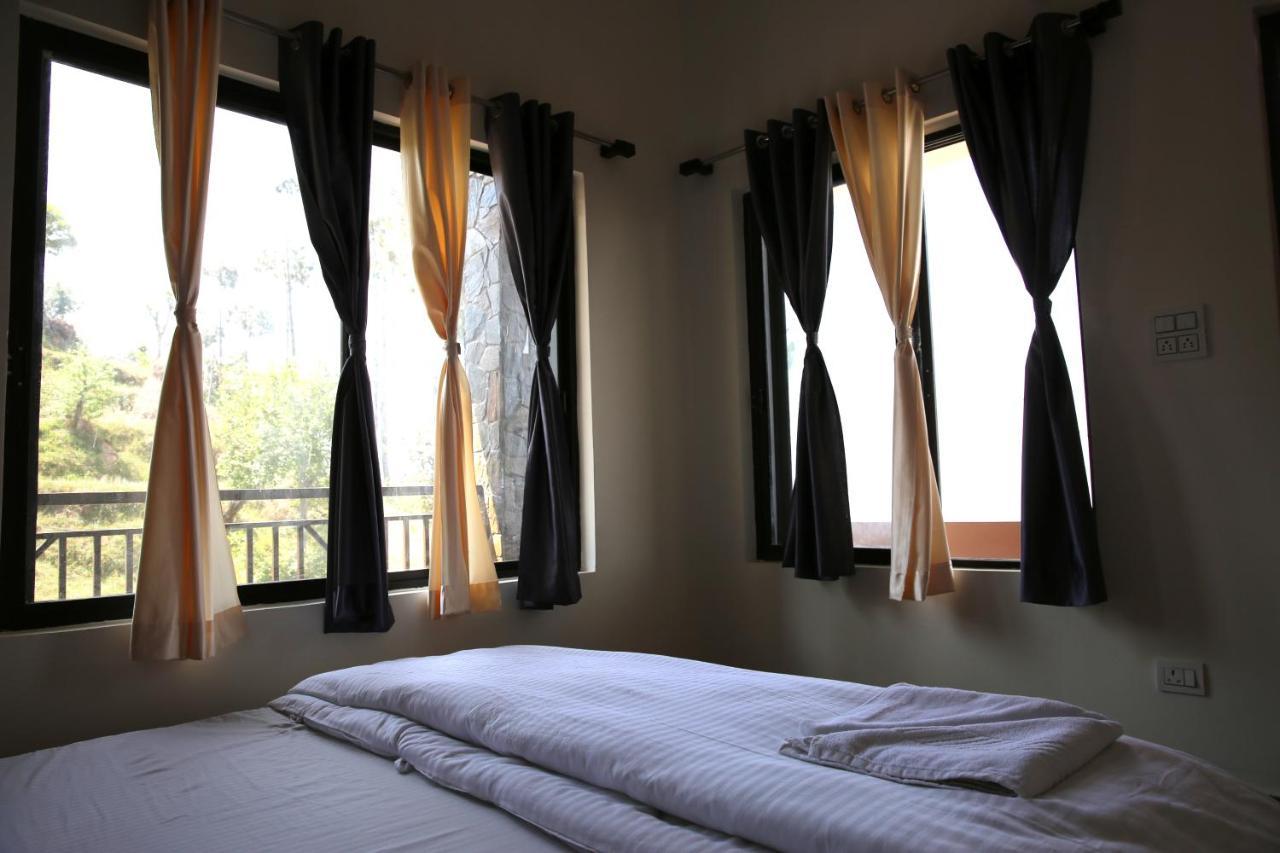 אלמורה The Buransh Inn מראה חיצוני תמונה
