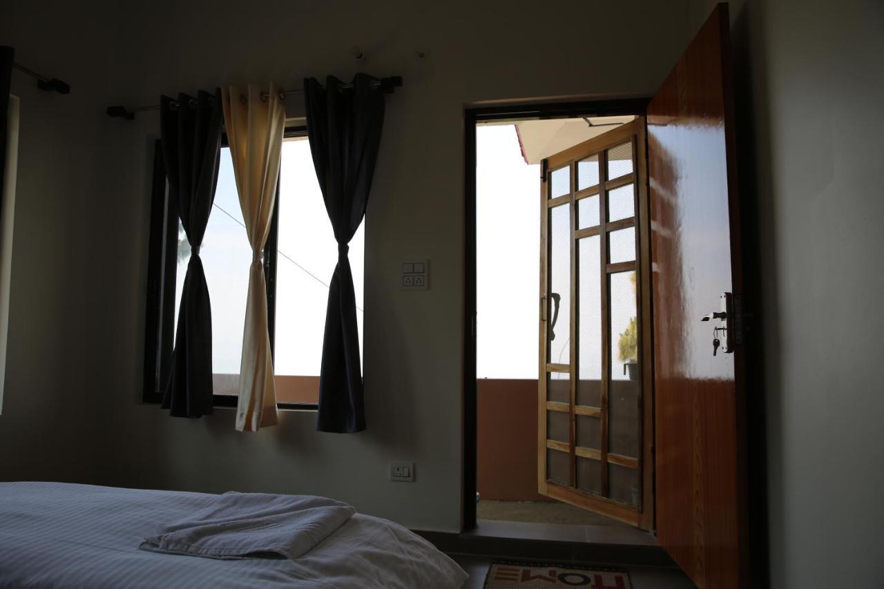 אלמורה The Buransh Inn מראה חיצוני תמונה